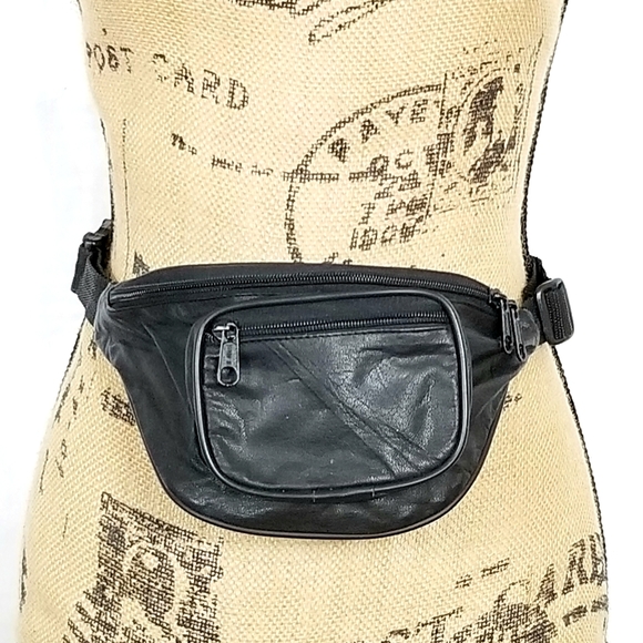 Paragon International Handbags - Paragon International Leather Fanny Pack